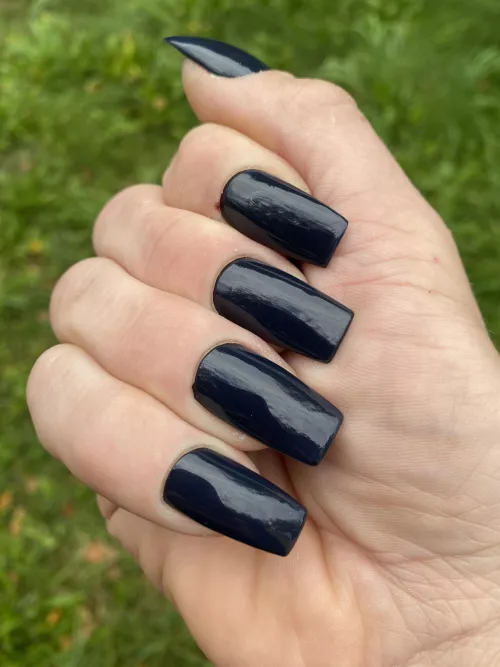 Very dark blue