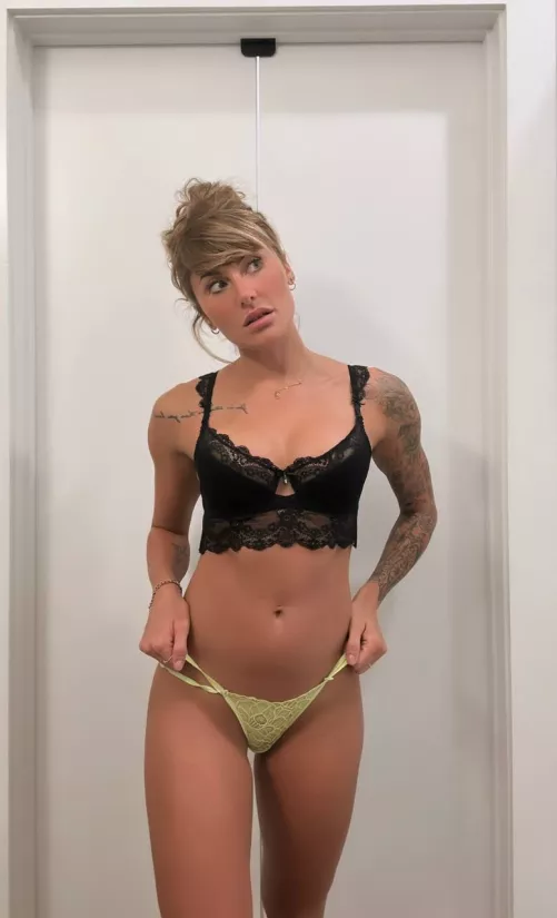 What hole you wanna fill your cum with? Ass, mouth or pussy 🥵