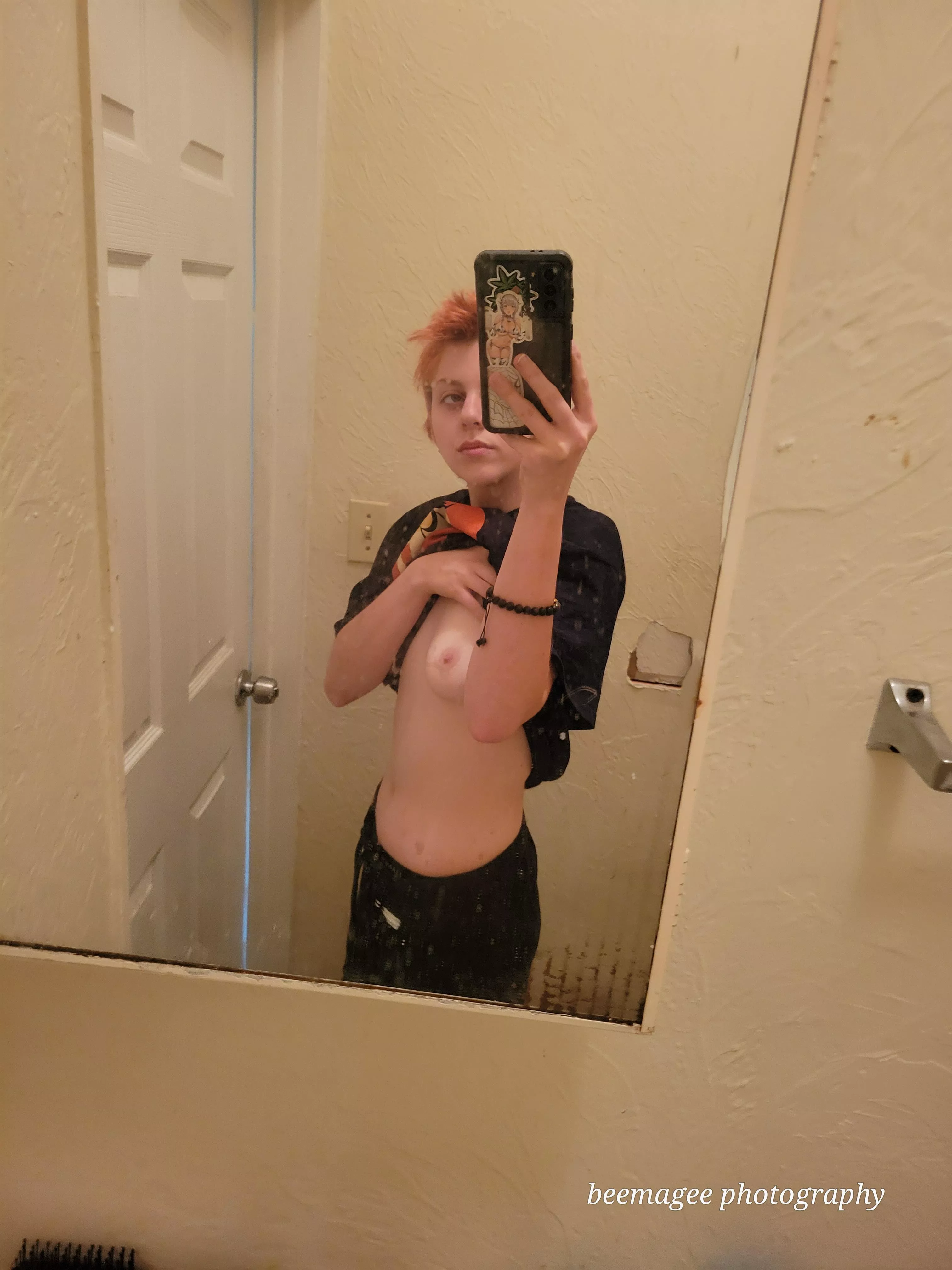 Where my sexxy people at? I been so bored and no ones been texting me today