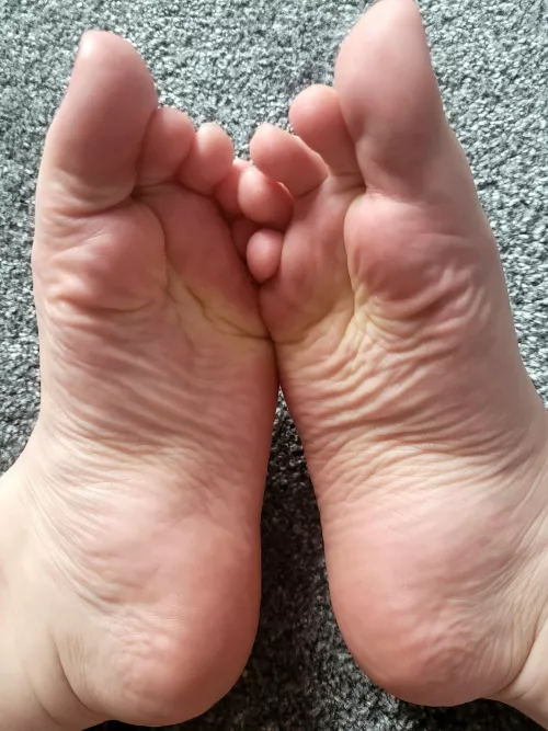 Would you lick, kiss or ignore?