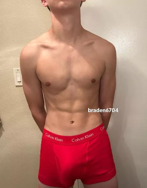 18 Who here likes my bulge?