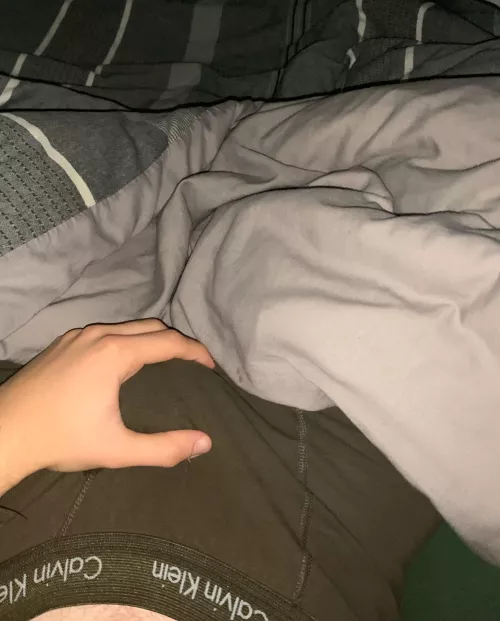 20 uk uni student hungover and looking for a wank mate