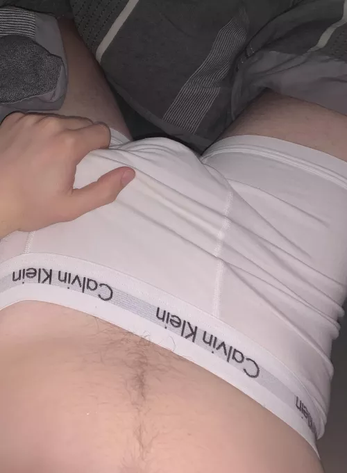 20 uk uni student looking for a wank mate