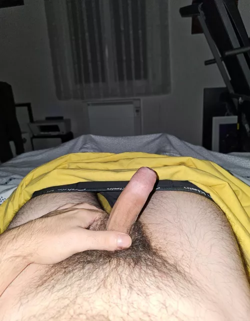 31 france for younger 18+ skinny/fit boys. Hmu with face and asl. Ginger is a plus @m_hornyguy00