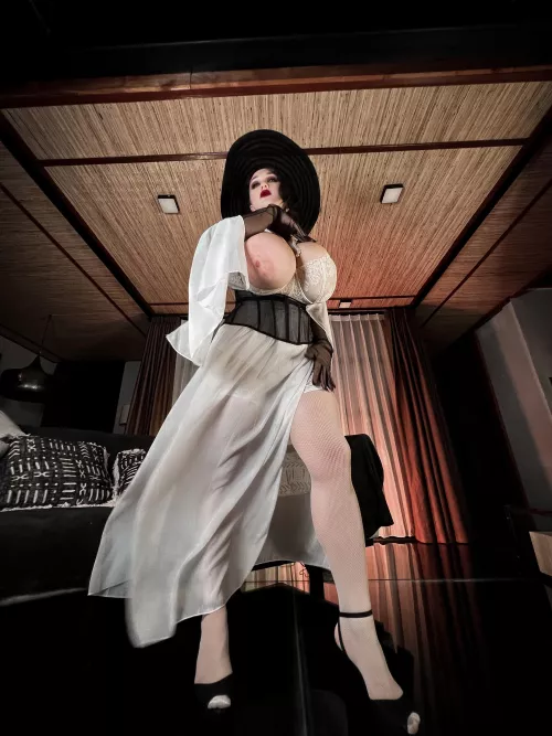 Alcina Dimitrescu from Resident Evil Village cosplay by Cheryl Blossom