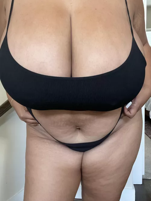 Do short chubby girls turn you on?🫦