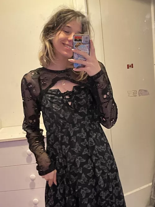 Do y’all like my dress? :3
