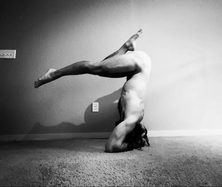 Happy Friday headstand! 😁