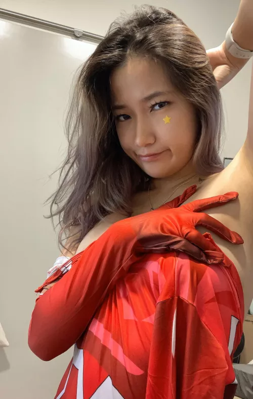 help this hottie undress