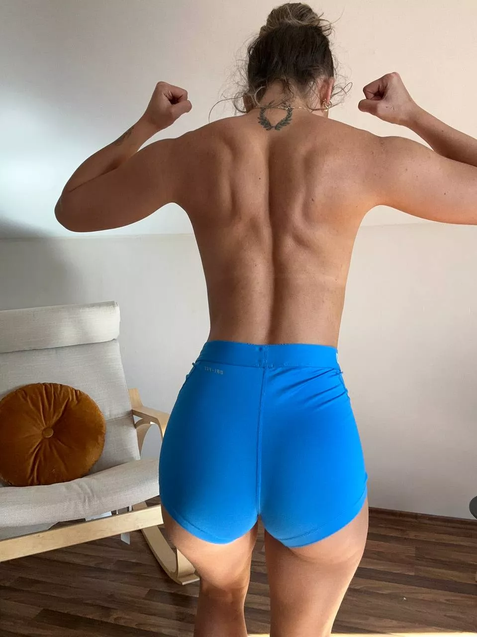 Muscle 19 yo mommy