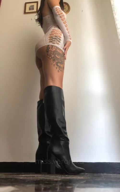 On your knees and make my boots shiny slave 😈🖤