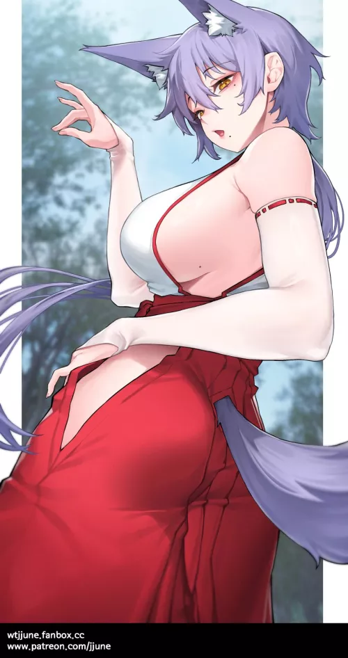 Sexy Kitsune Shrine Maiden