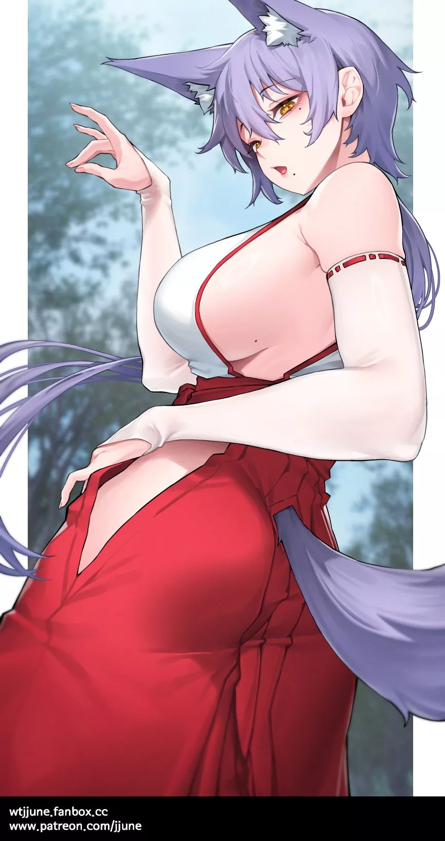 Sexy Kitsune Shrine Maiden