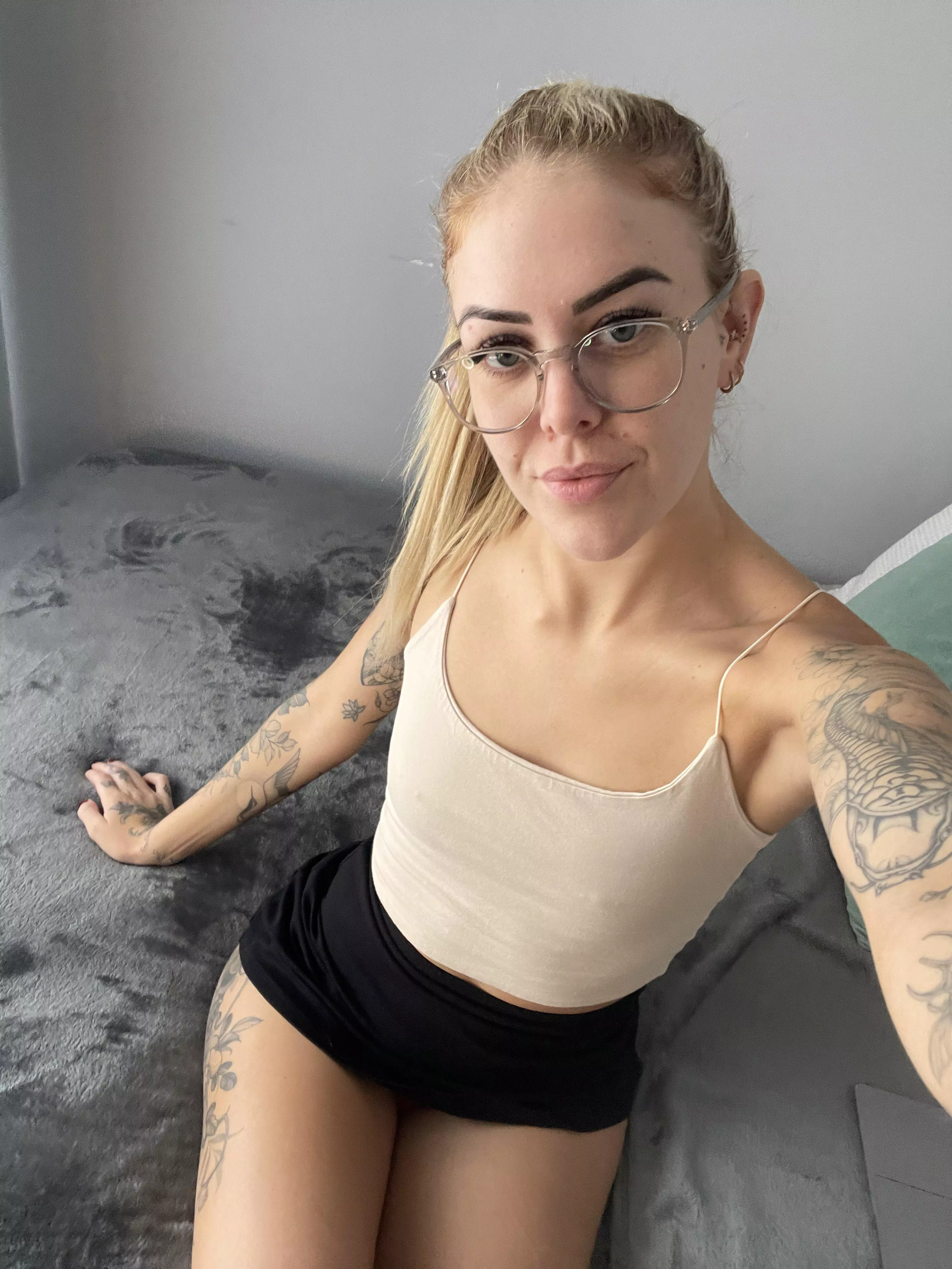 Would you date blonde milf like me?