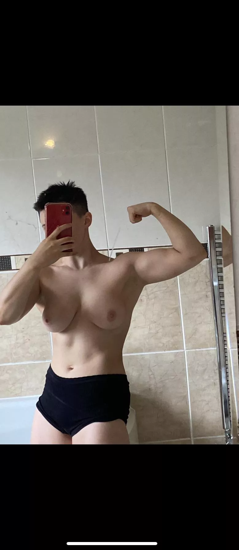 Anyone need a muscle mommy 🤷‍♀️ask nicely 🥰