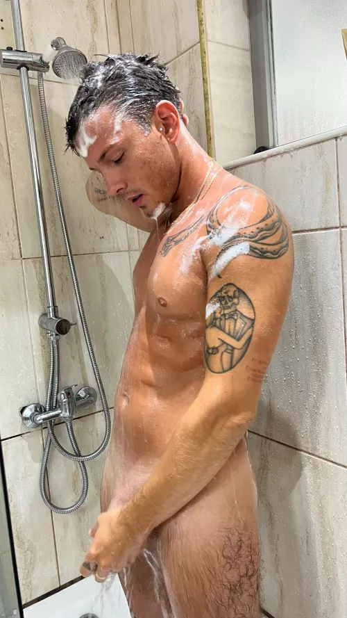 Come wash this soap off my body babe while i gold shower u💦👅