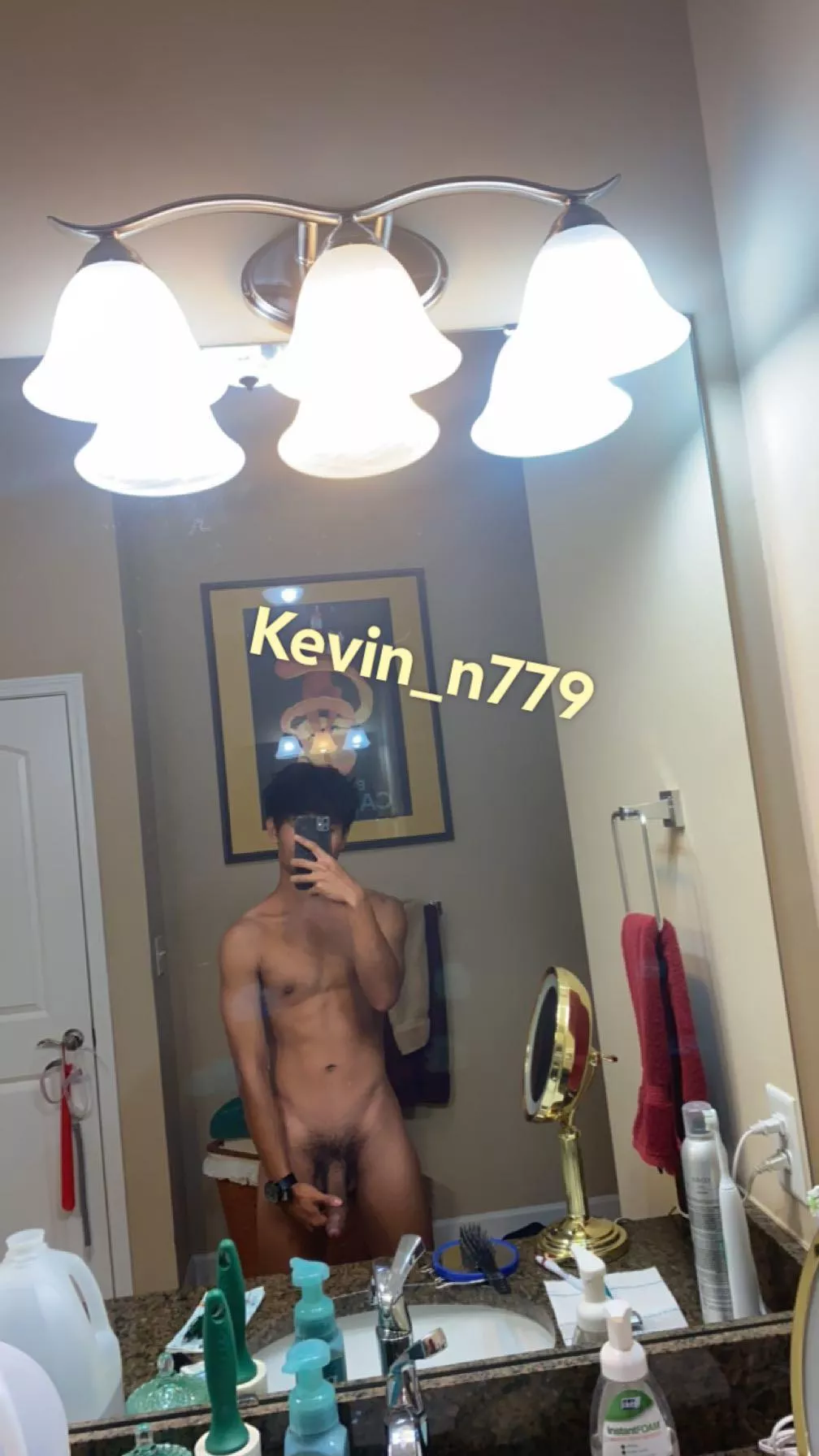 DL, 19, looking for hot fit guys :)