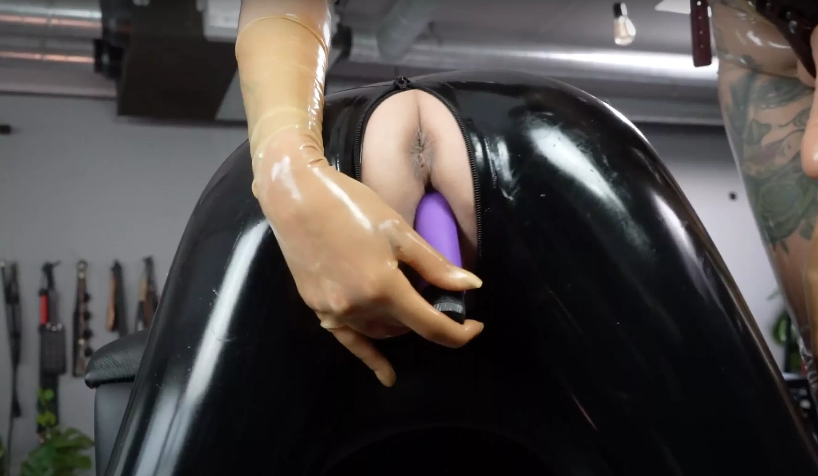 Dont you just love getting freaky in latex 😈