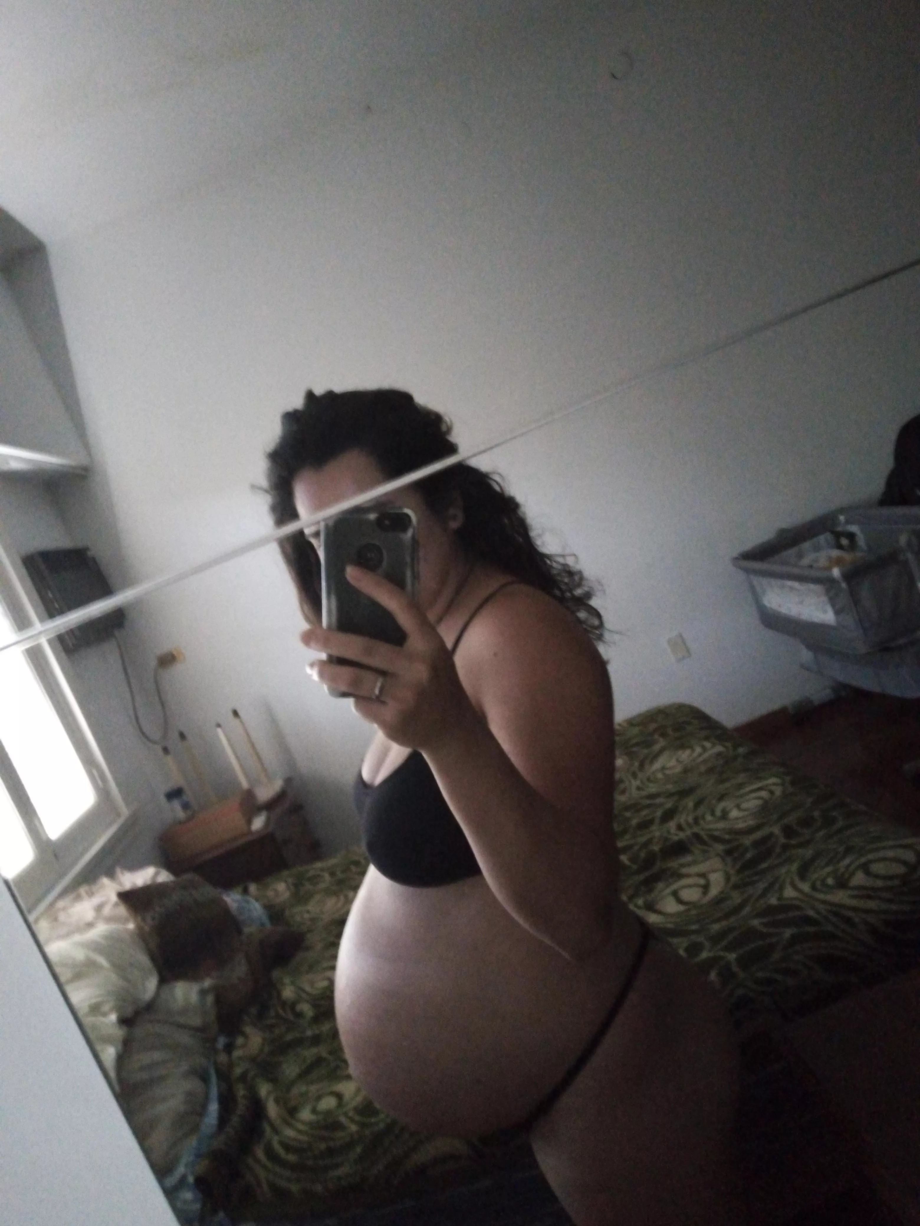 happily 34 weeks pregnant
