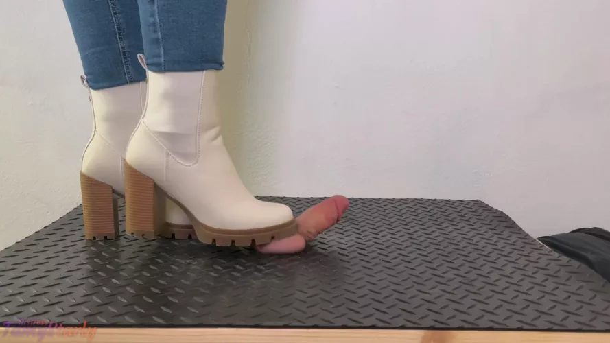 Is your cock trying to say something to me?🤔