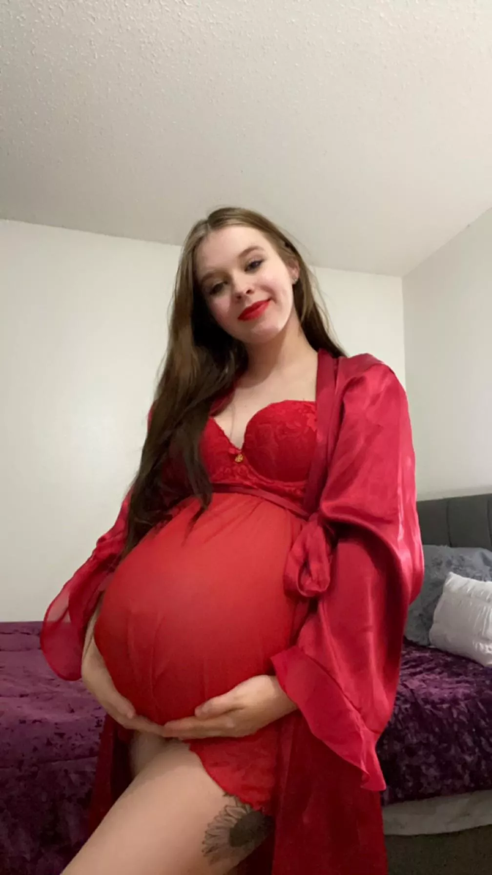 My belly is getting so big, I’m going to bust soon…35 weeks pregnant 😘