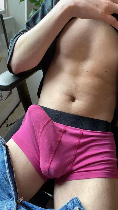 pink bulge