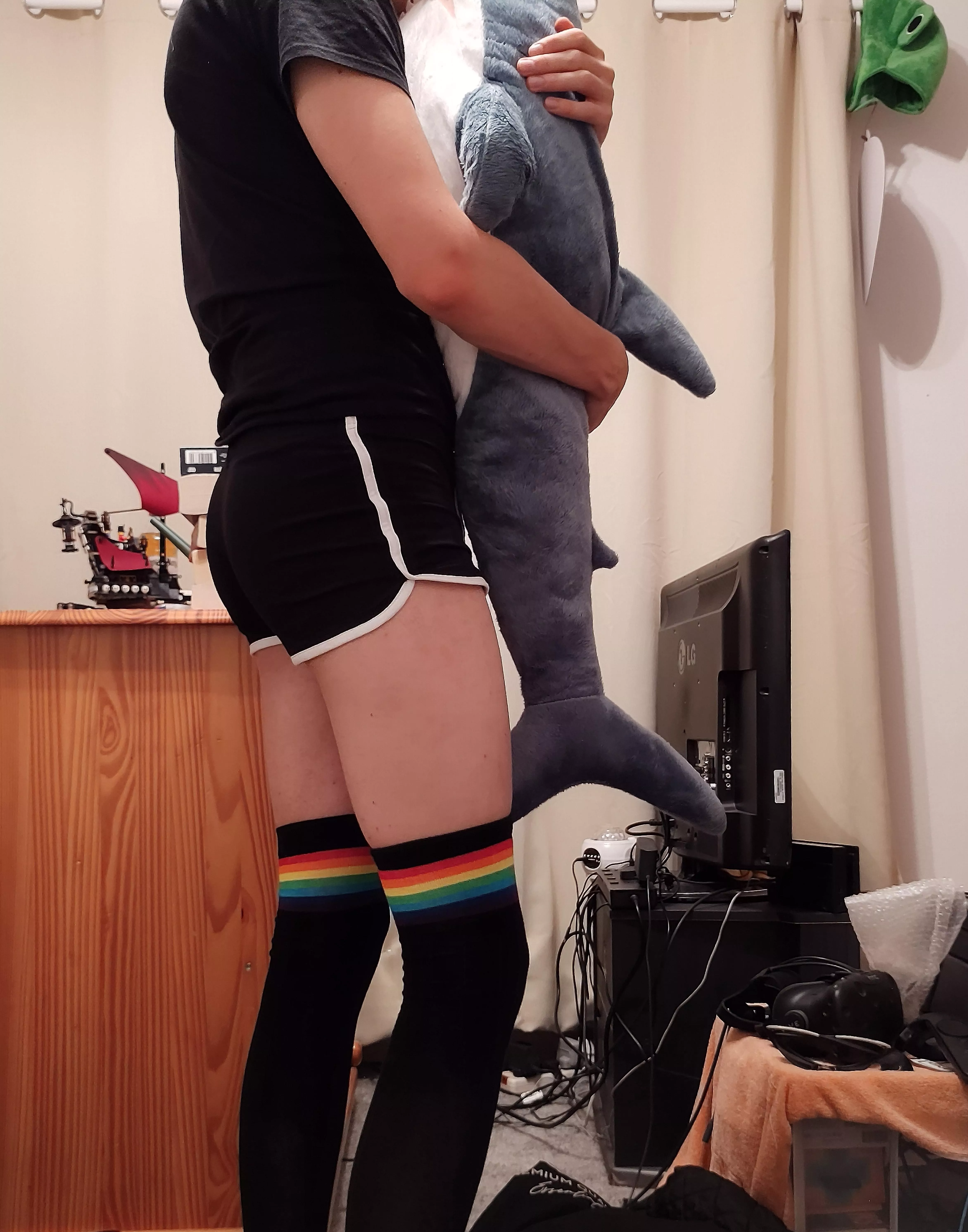 Was tired af but got some new gay socks :)