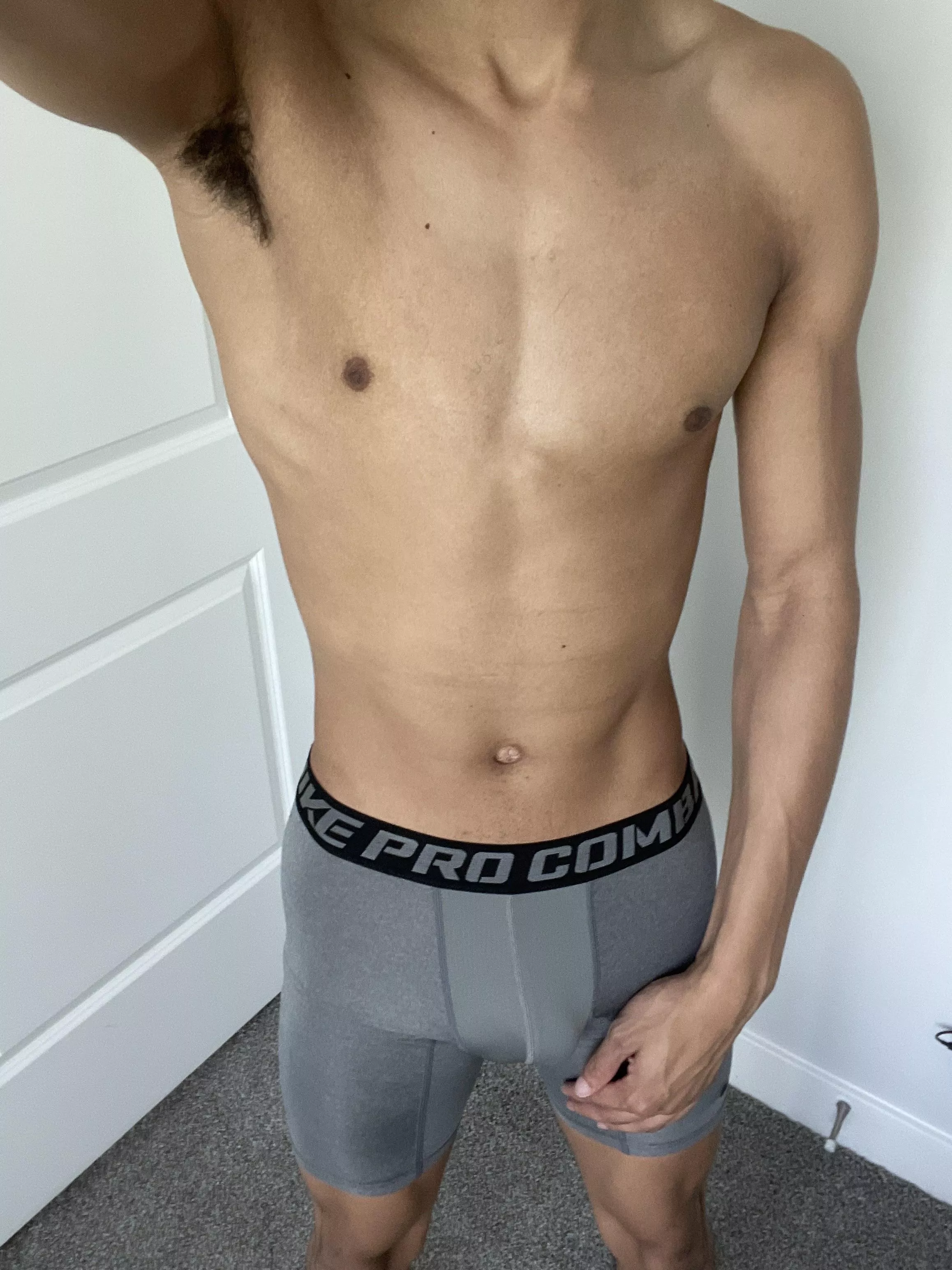 Who wants em 🥵 dm