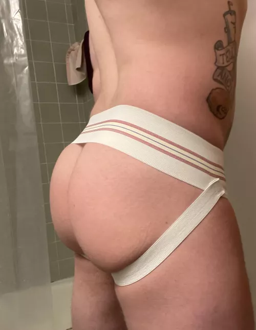 you see me with my jockstrapped ass out at the gym, wyd?