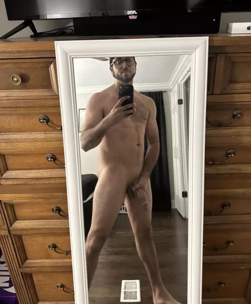 Anyone wanna wish me a happy birthday? Do I look 29? Am I old enough to be considered a dilf? Lol 😂