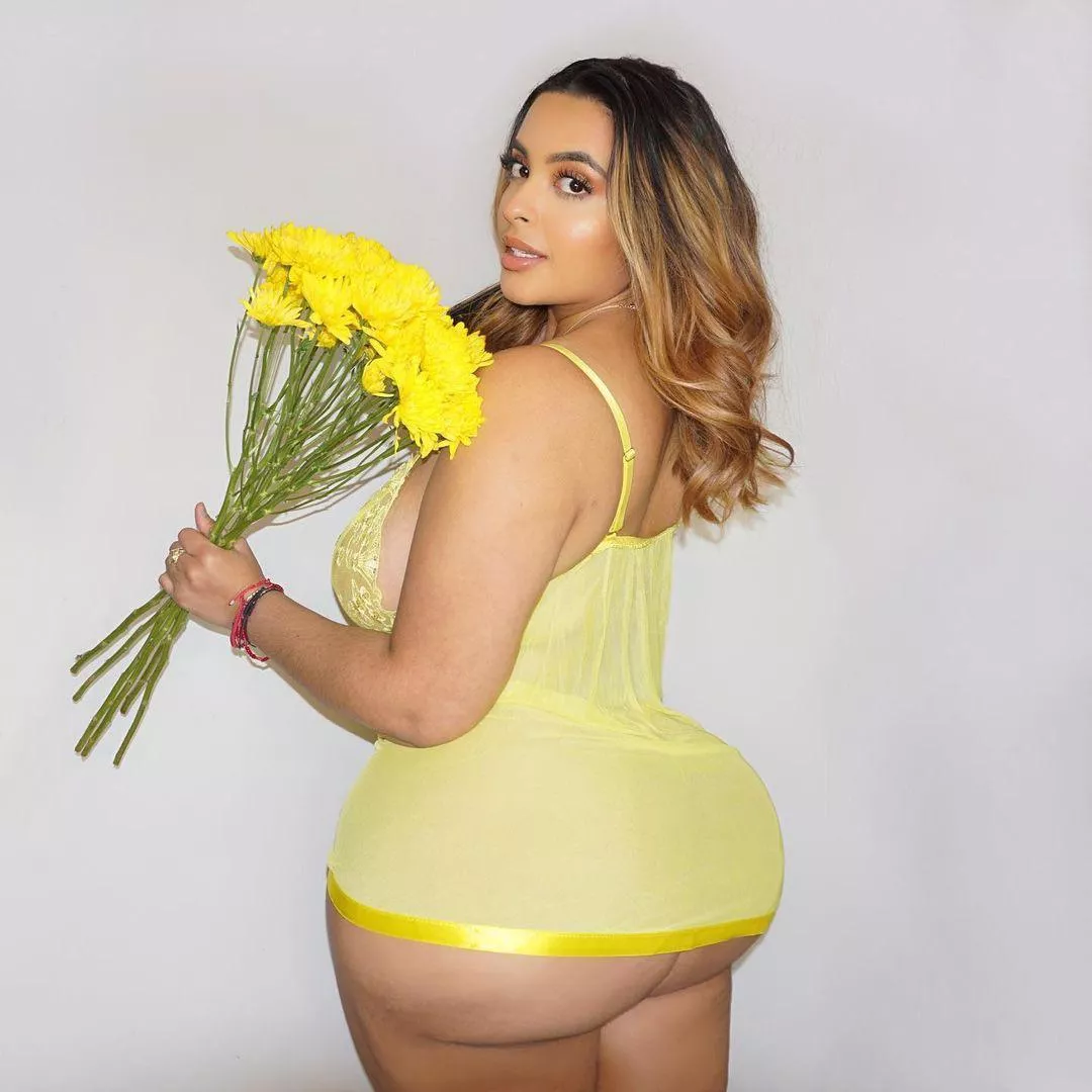 Ass so phat it poking out a bit