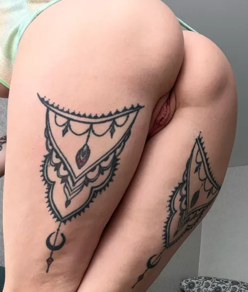 Check out my juicy ass