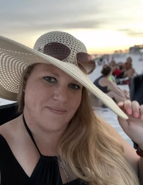 Come visit your mother at the beach