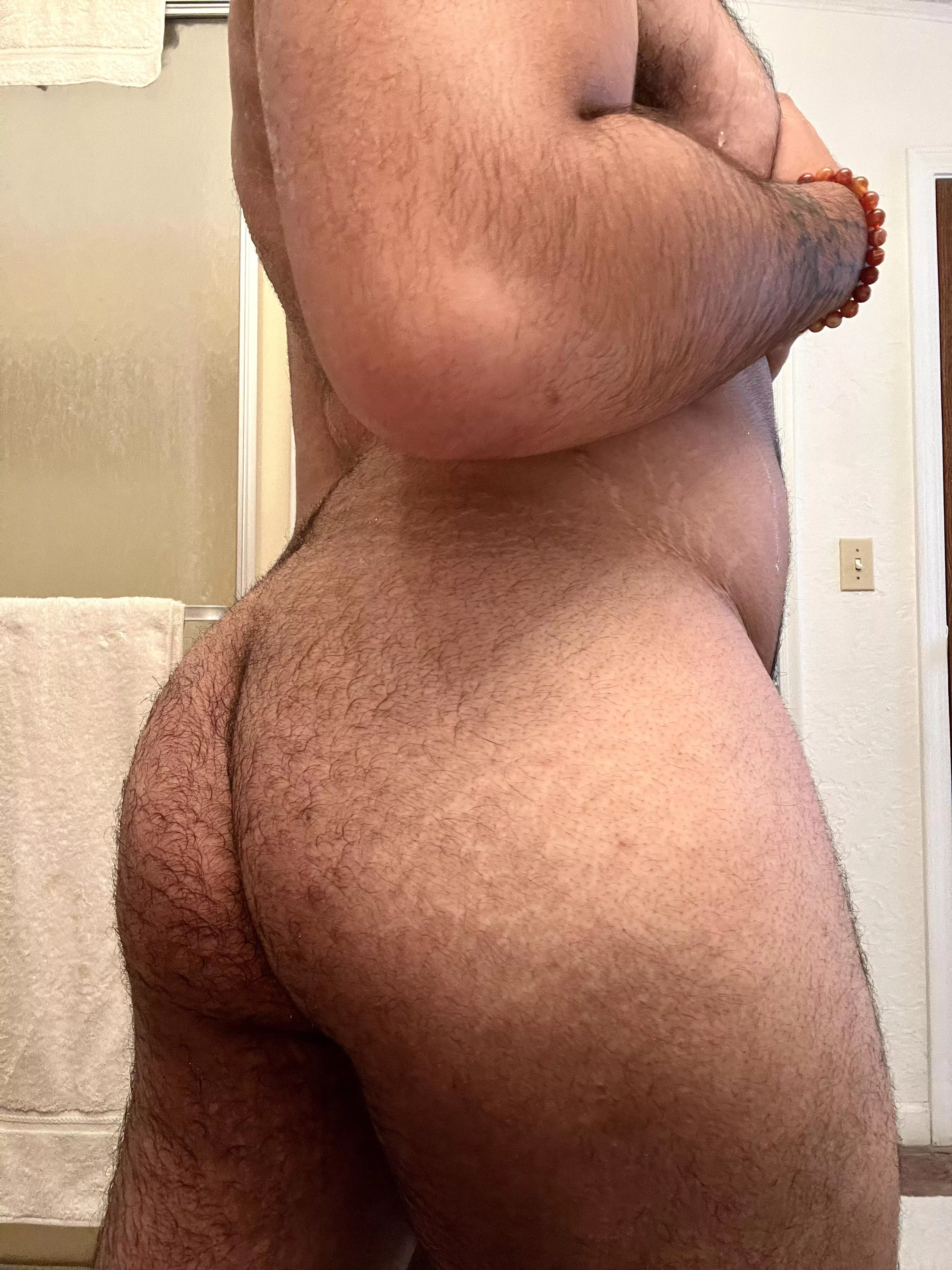 honestly wish my ass was hairier lol