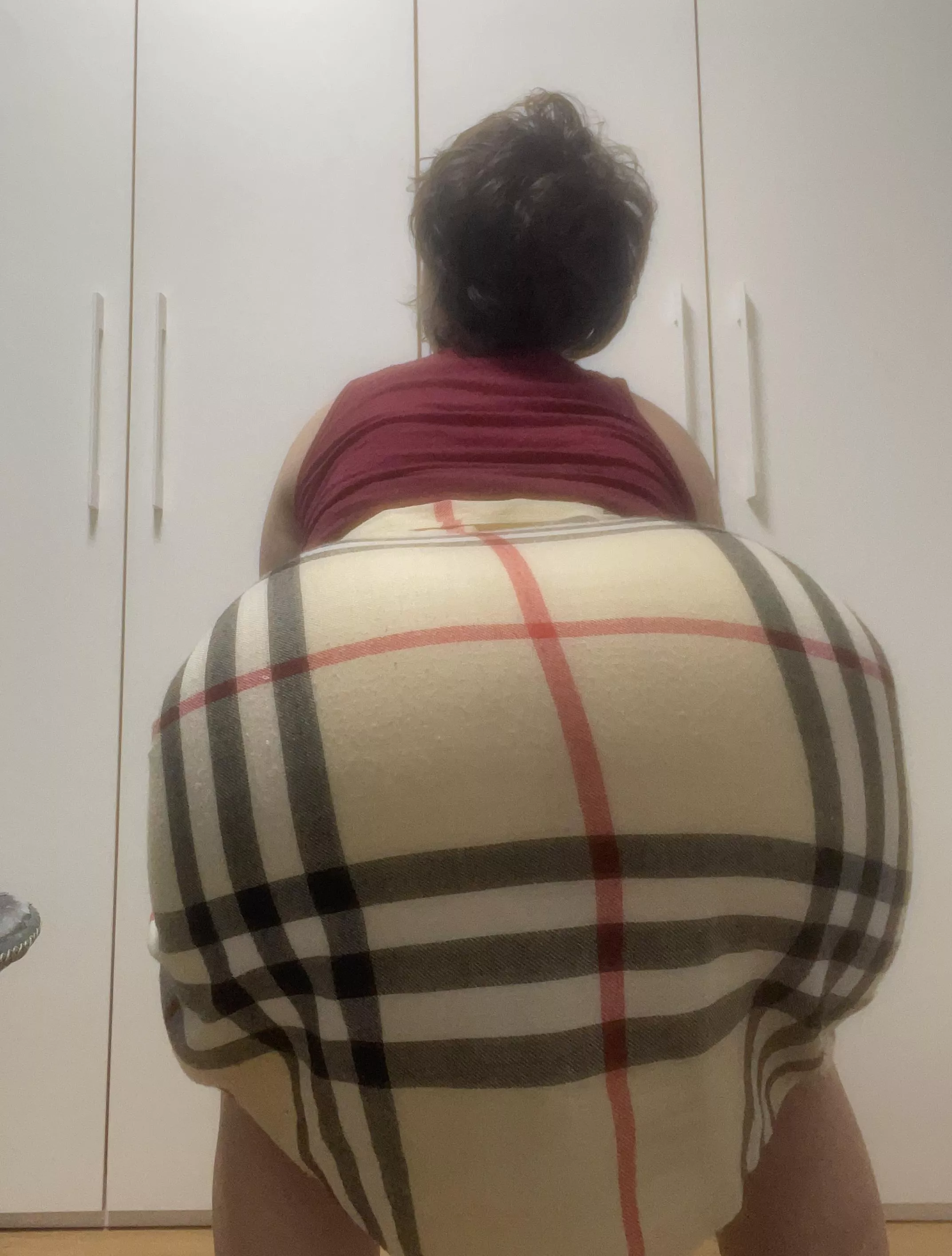 I feel embarrassed every time I need to bend down 😳