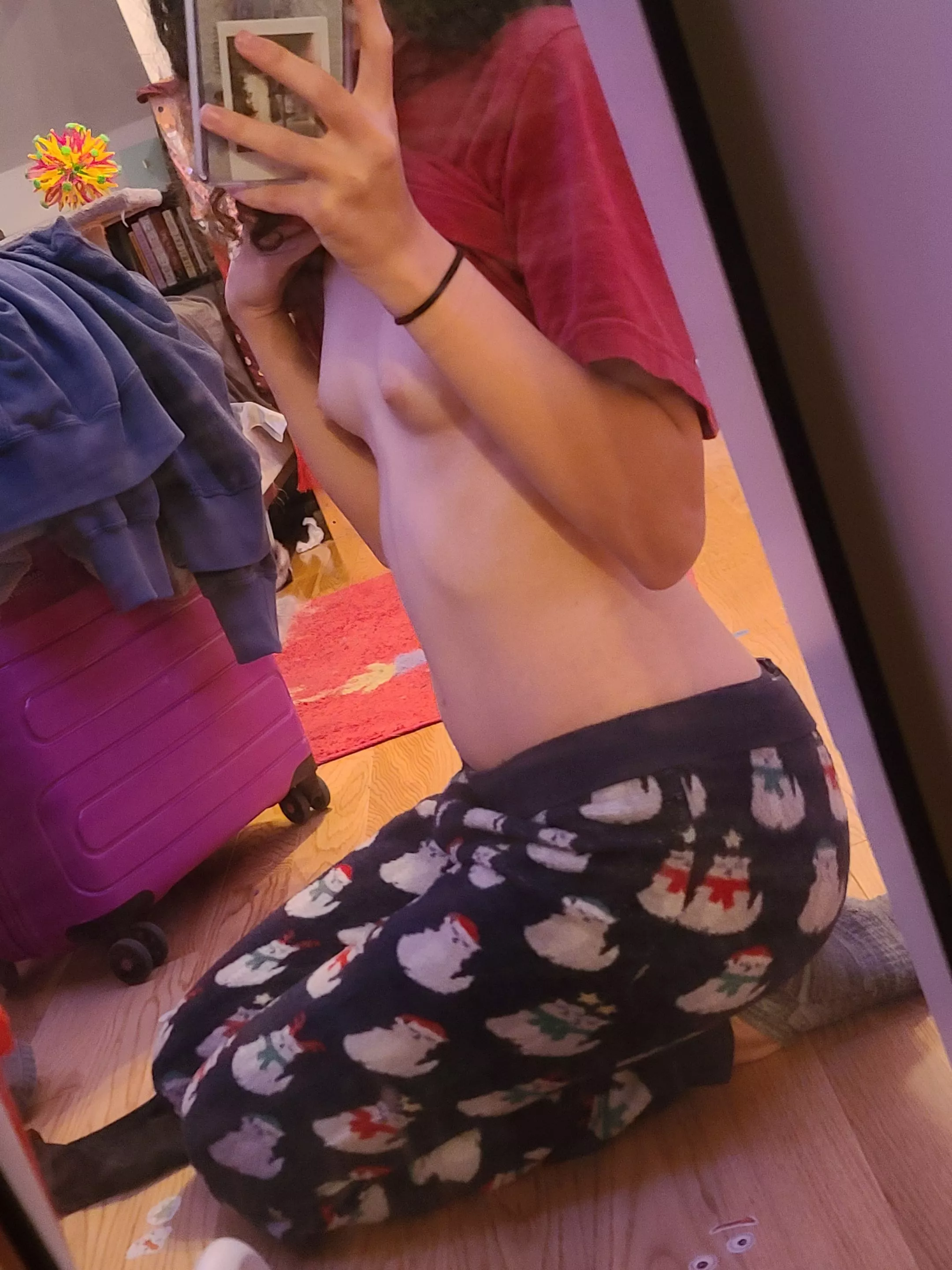 I love older women doms..