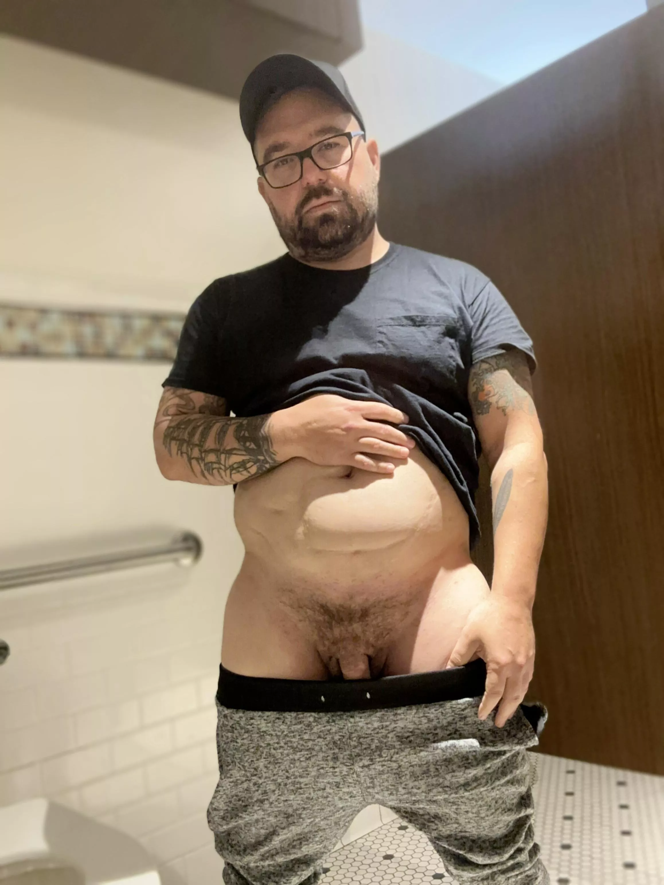 Meet daddy in the bathroom, I need a hole