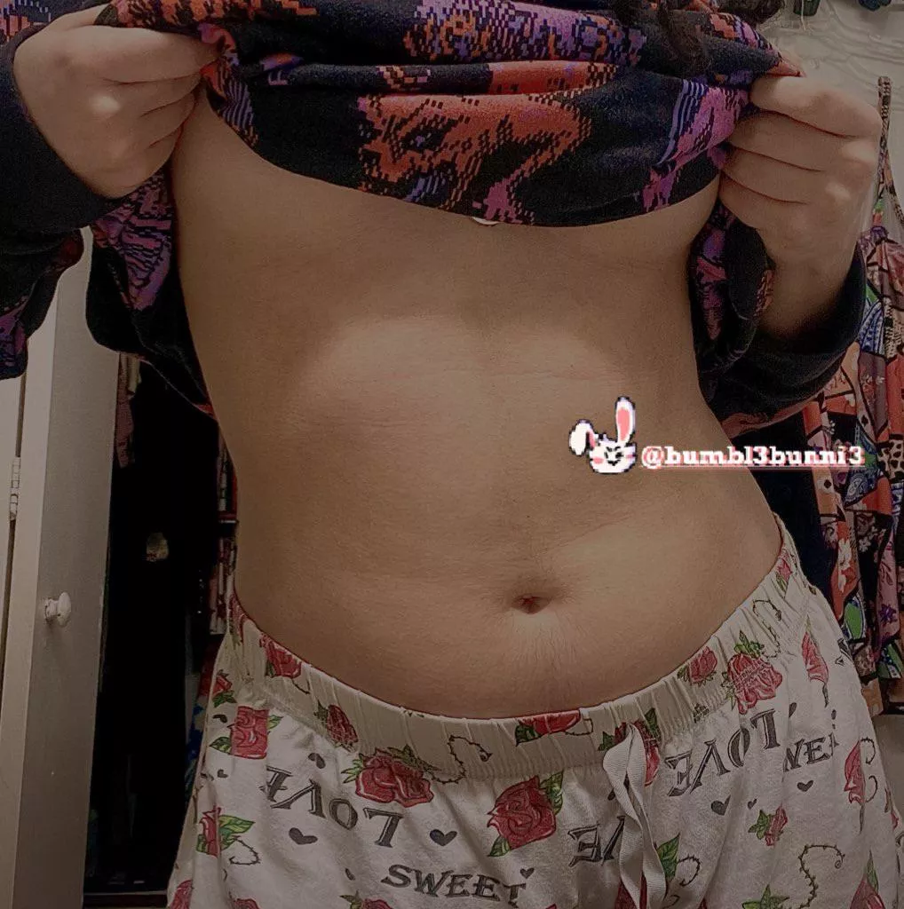 no face, no tits, just tummy <3 wanna see more ?