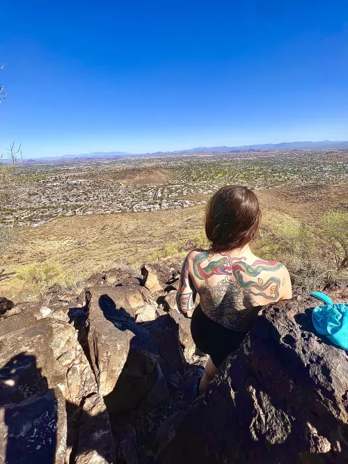 Titties towards the city!