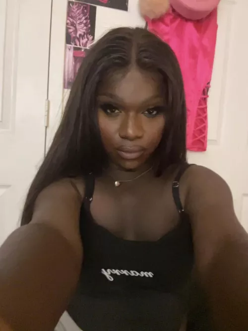 who likes black femboys? 🍫