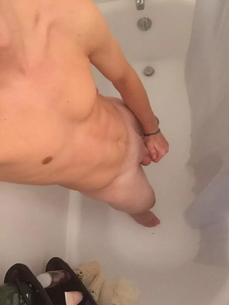 18 m, fit bottom with a big butt, looking for older fit daddy that can fuck my tight hole with their hung BWC. Sc: gobble_me10