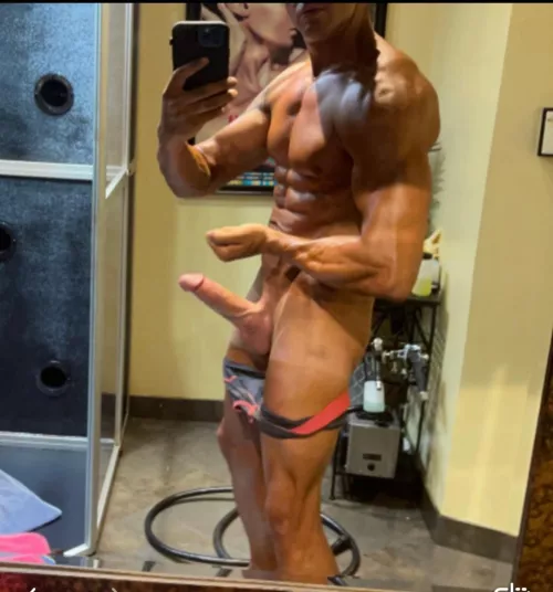 32 year old Male North NJ. D/D free. Looking for hotwifes to please.