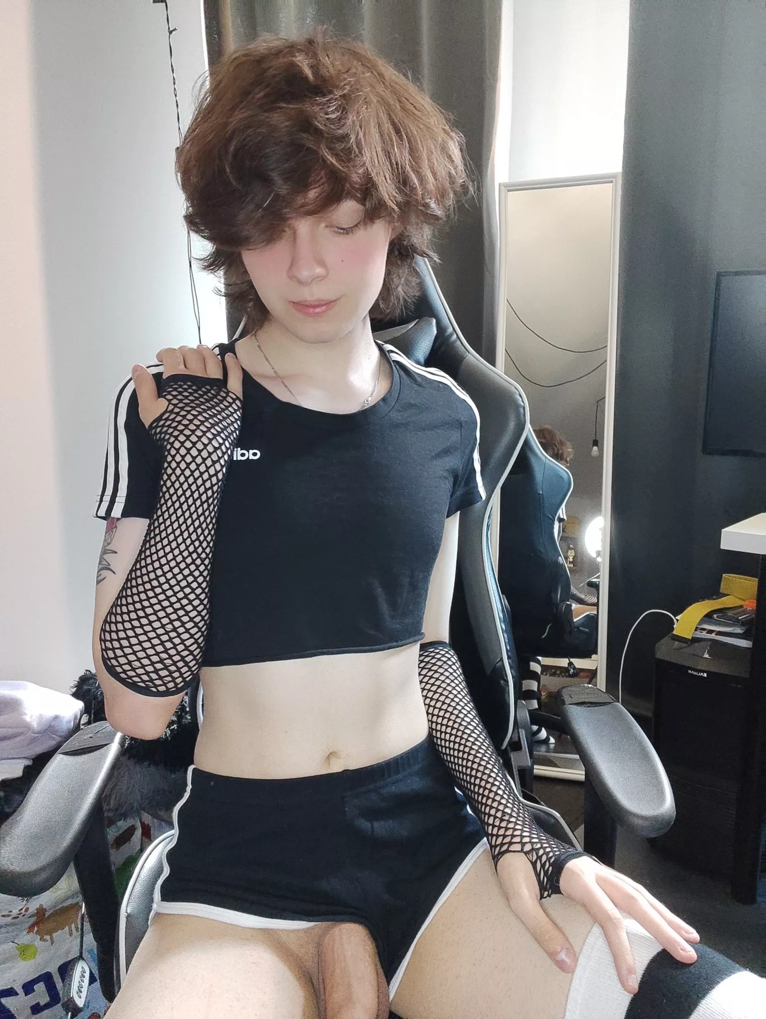 Anyone needs a femboy right now? ❤️