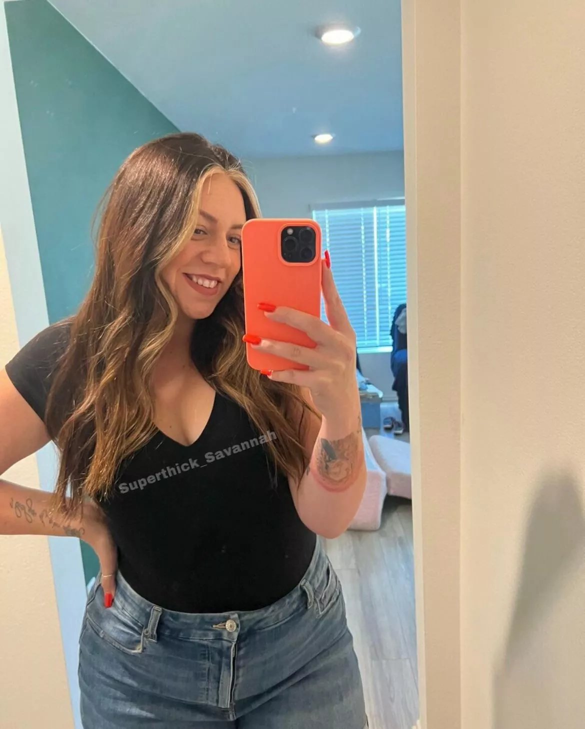 Check out more of my milfy self @Superthick.Savannah Link below