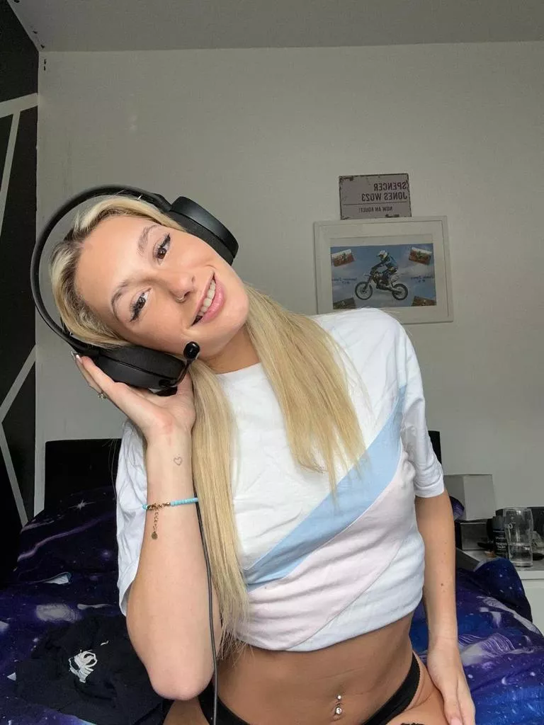 cropped gamer girl