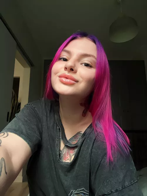 Do you want to know what my lips like to squeeze?