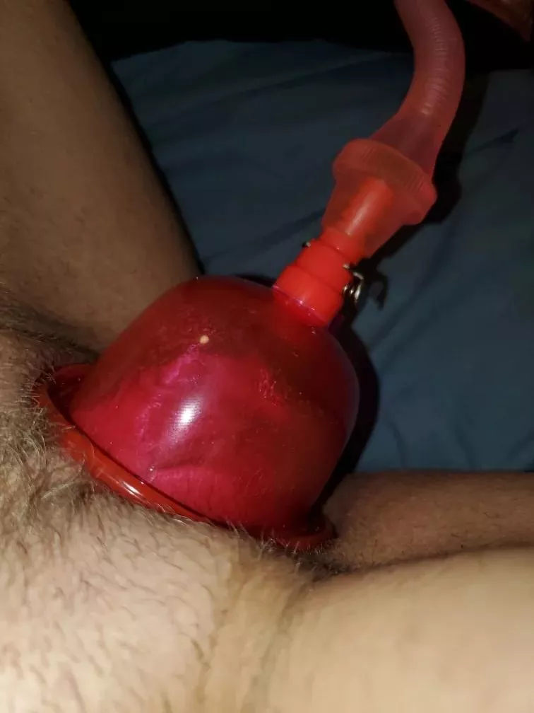 [F]emale pussy pumping