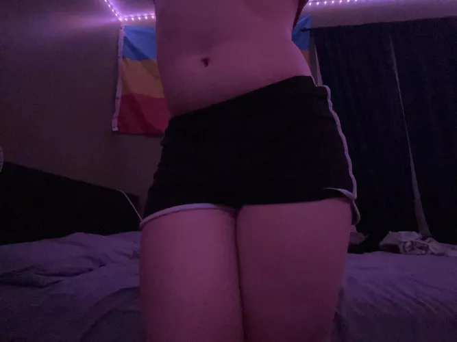 Femboy midriff