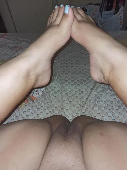 Hope you like my first feet pic..!