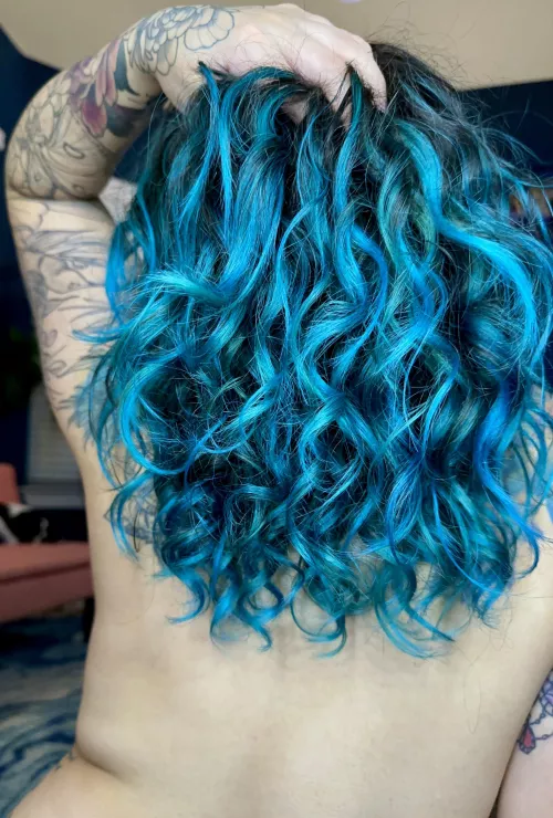 I need someone to play with my hair…